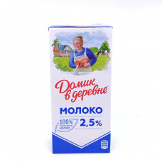 Молоко Домик в деревне 2,5% 1,0л