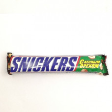 Шоколадный батончик Snickers лесной орех, 81г